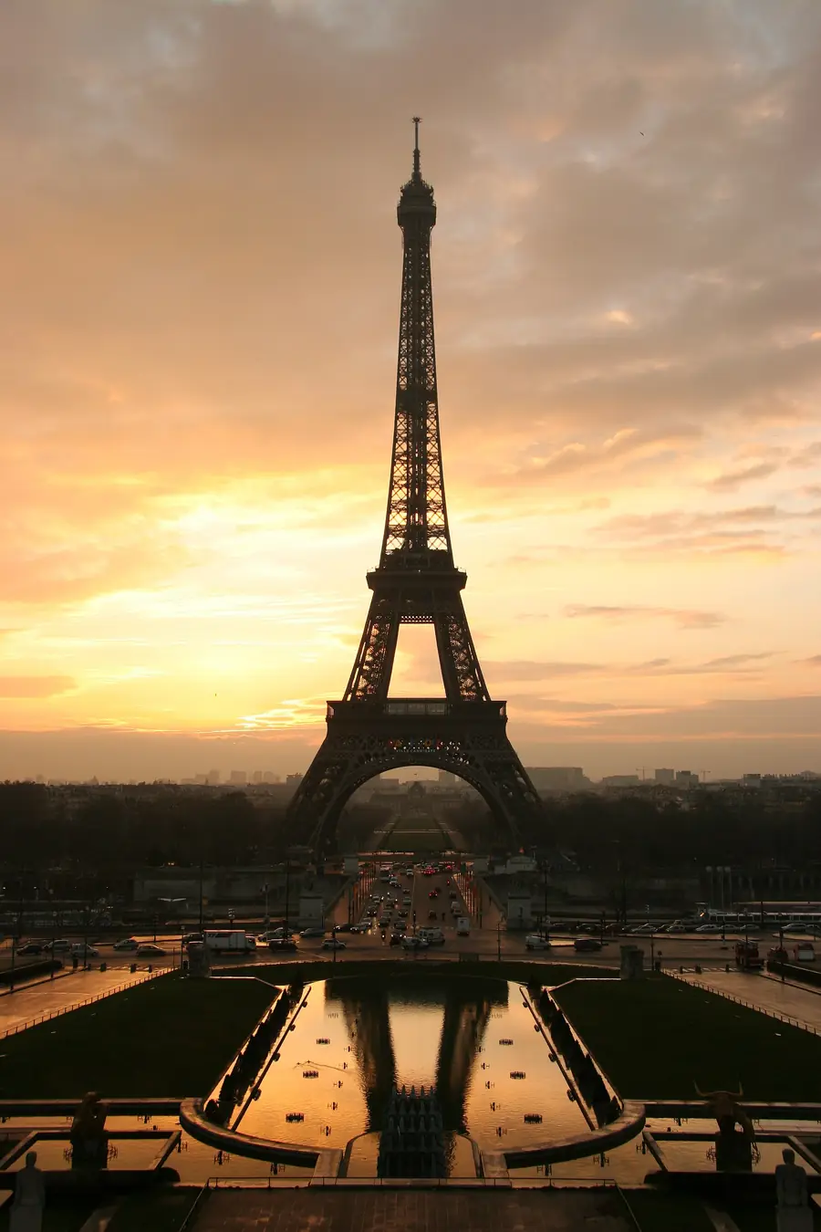Torre Eiffel ao nascer do sol, vista do Trocadéro, em Paris